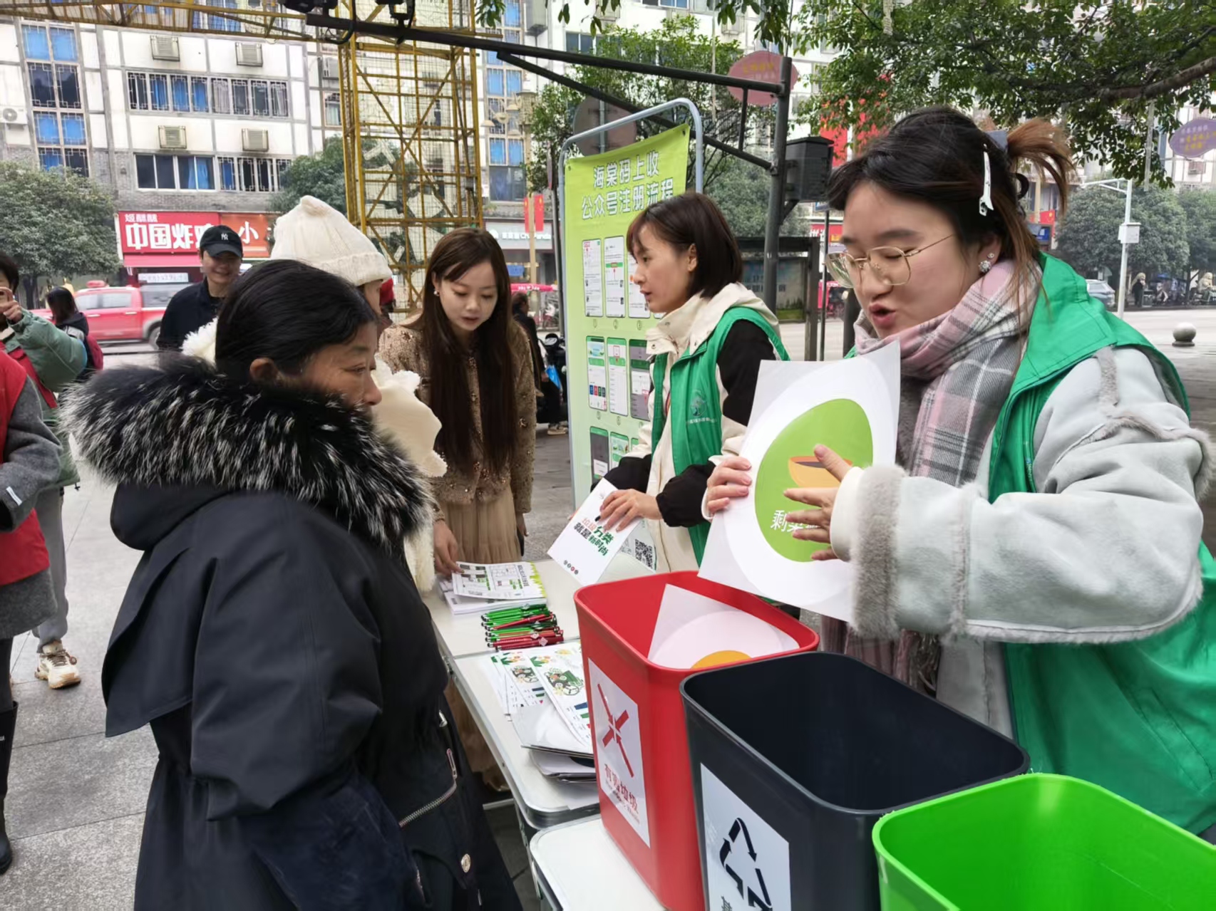 沙湾协助开展生活垃圾分类工作